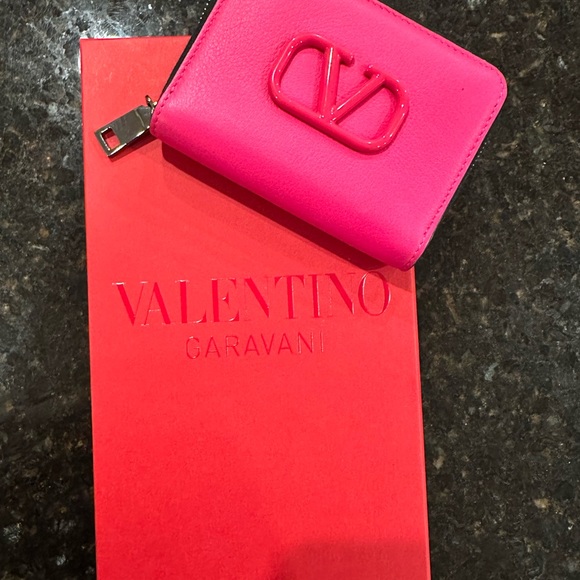 Valentino Garavani Neck Wallet - Picture 4 of 6